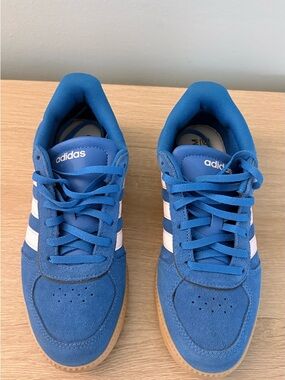 adidas sneakers with salmon colored stripes